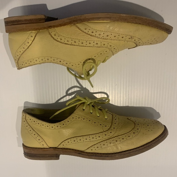 Lily Perf Oxfords in Creamy Yellow by GAP. US 8.5 - Picture 3 of 7